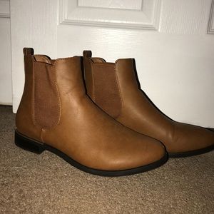 Tan Chelsea Boots